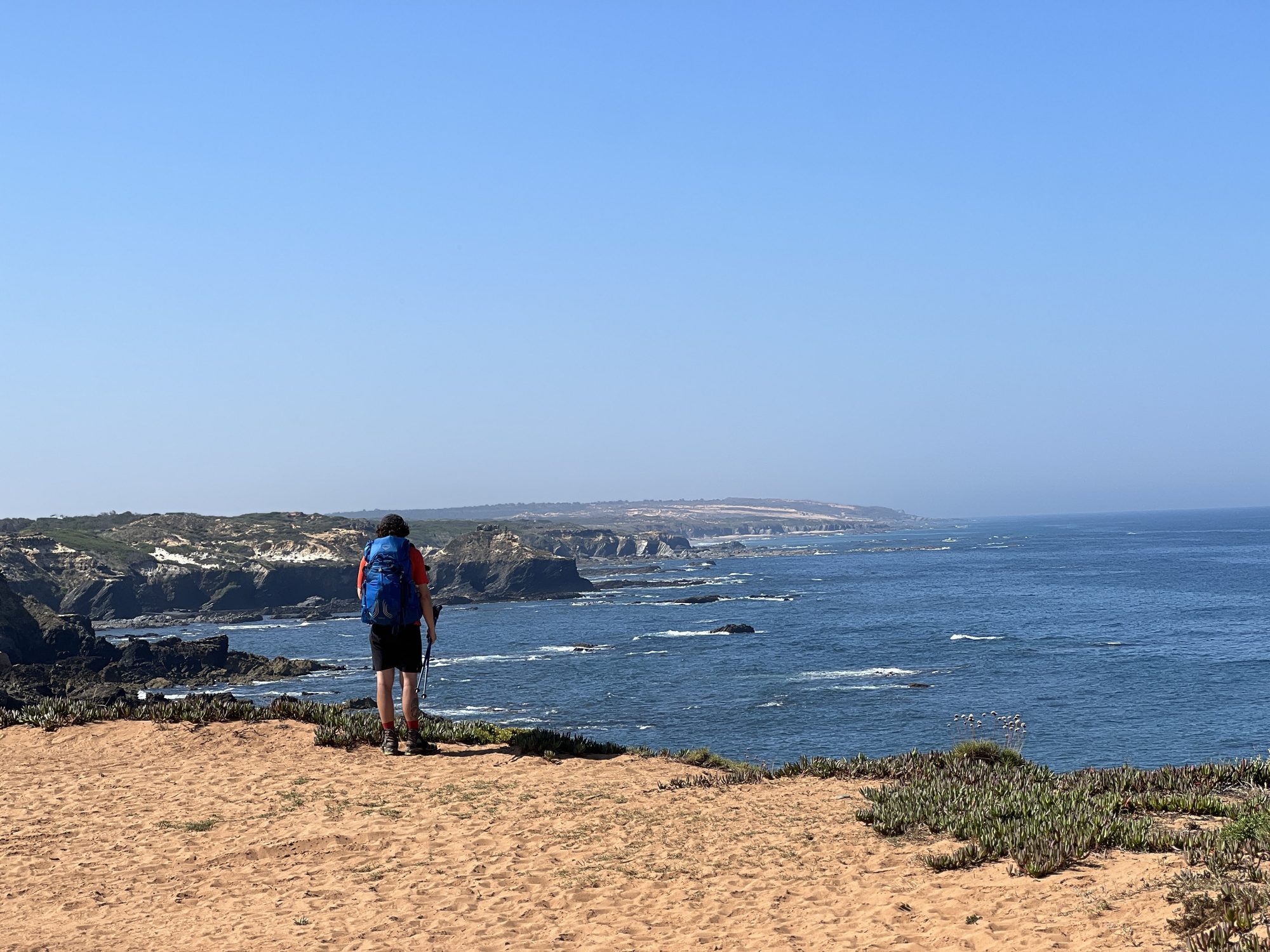 Onde a terra se debruça sobre o Atlântico